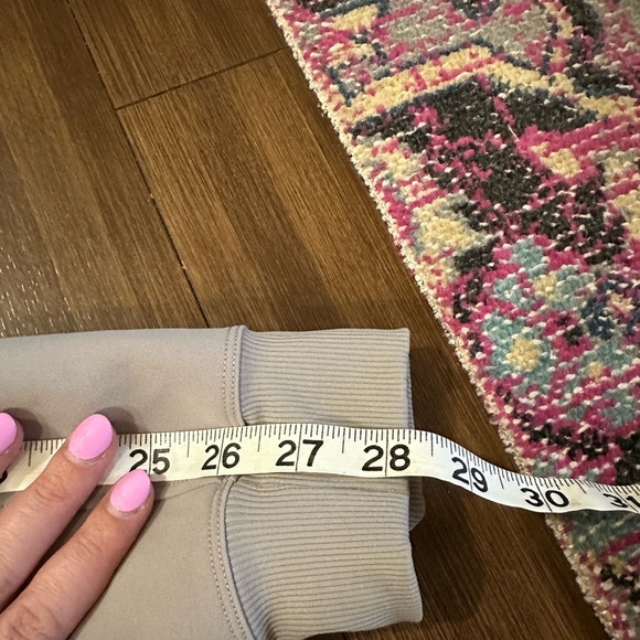 Lululemon On the Fly Jogger
Silverstone
W5BZDS
Size 4? - Picture 5 of 7